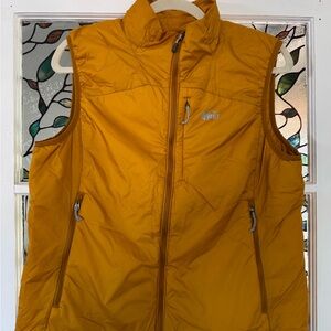 REI Co-op Women’s Lightweight Insulated Vest – Size L – Mustard Yellow